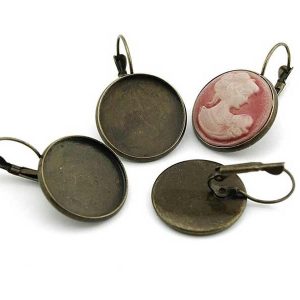 4 Brisuren in antik Bronze für 20 mm Cabochons | vintageparts.eu