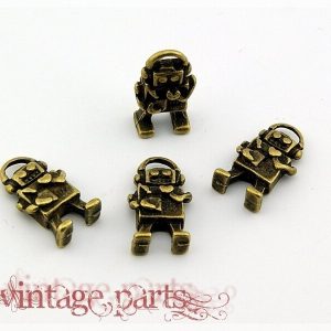 4 Roboter “love” Anhänger in antik Bronze | vintageparts.eu