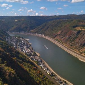 Wandern am Rheinsteig hoch über dem Fluss | erlebe.de/AKTIV
