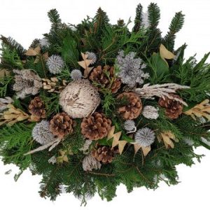 Gesteckdecke Allerheiligen Grabspange Winter Friedhof | Flora Trans