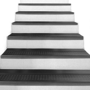Gummi Stufenmatten Noppen Schwarz gummiert Winkelkante 60x30x4cm | Gummimatte.Online