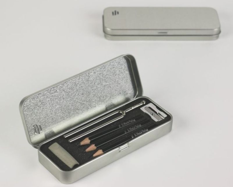 Schreibset mit Stimmgabel, 3 Bleistifte, Spitzer & Radiergummi - Henle / gift | Markstein.de