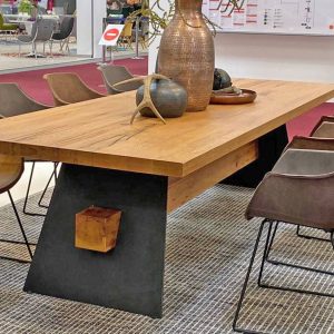 Beany Esstisch von Bodahl aus massiver Balkeneiche | massive-naturmoebel