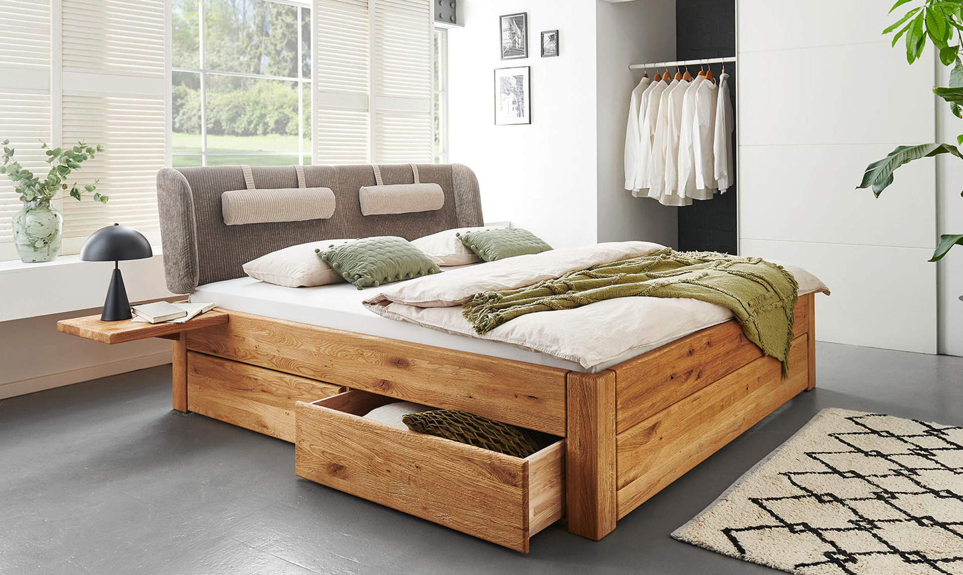 Easy Sleep Schubkastenbett KT13 aus massiver Wildeiche mit gebogenem Kopfteil | massive-naturmoebel