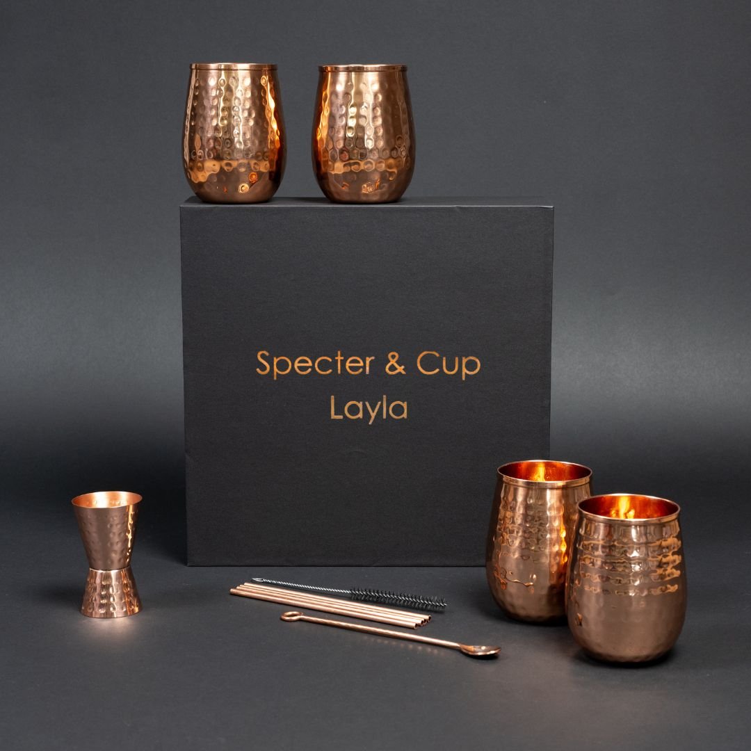 Kupferbecher-Set Layla – 4x Cocktailbecher (gehämmert, 470 ml) + 6-teiliges Zubehör-Set | Specter & Cup