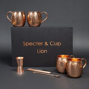Kupferbecher-Set Líon – 4x Moscow Mule Becher (500 ml) + 6-teiliges Zubehör-Set | Specter & Cup