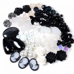 Set NICA Perlenmischung Schwarz- Weißtöne, passend zu den 400-Sets… | vintageparts.eu